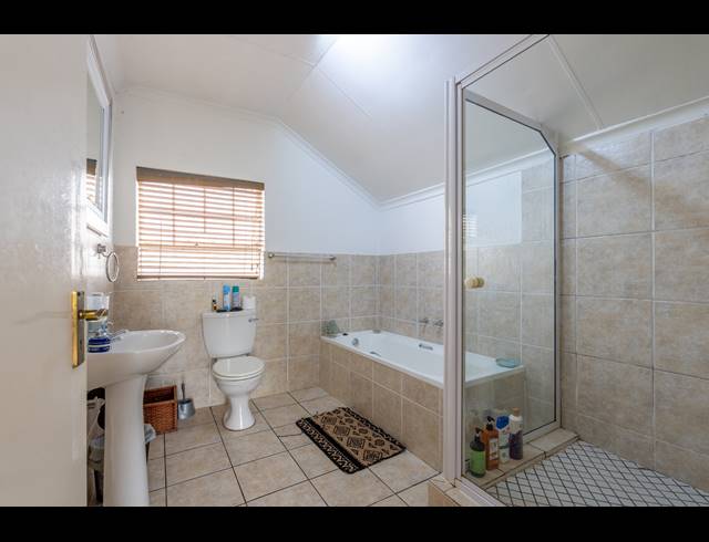 4 BEDROOM CLUSTER FOR SALE IN BROADACRES